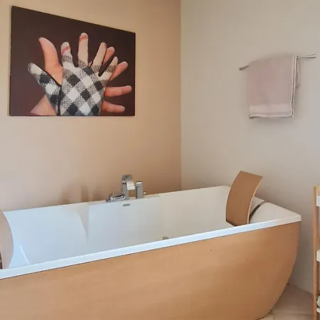 Awesome In Varvari With Wifi Apartment *